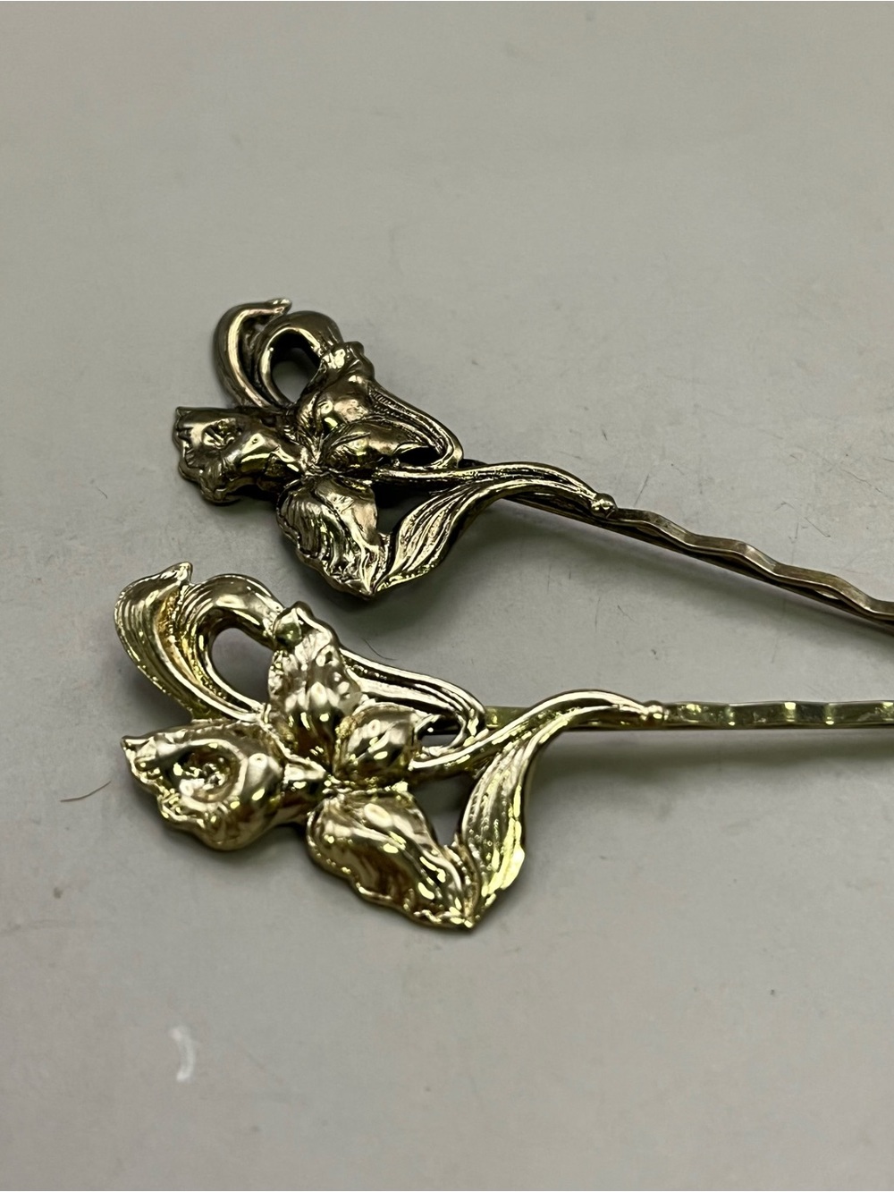 Vintage Hair Accessories Lot 9 Pc | Gold Tone Barrettes Hair Combs Bobby Pins | - Picture 2 of 8
